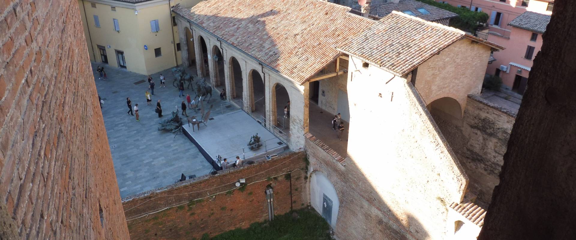 Mirco, Castello di Vignola, veduta sull'ingresso e piazza dei Contrari foto di Mirco Malaguti